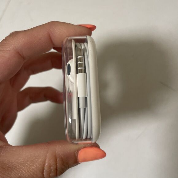 New Apple Earphones Headphone Wired In-Ear Earbuds AUX Jack iPhone Brand New - Picture 2 of 2